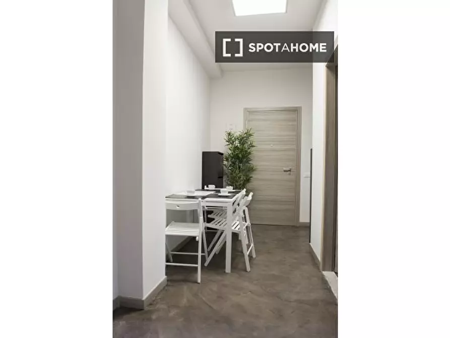 Immagine 2 di Camera condivisa in affitto  in Largo Domodossola a Milano