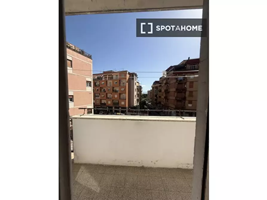 Immagine 13 di Camera condivisa in affitto  in Piazza dei Gerani a Roma