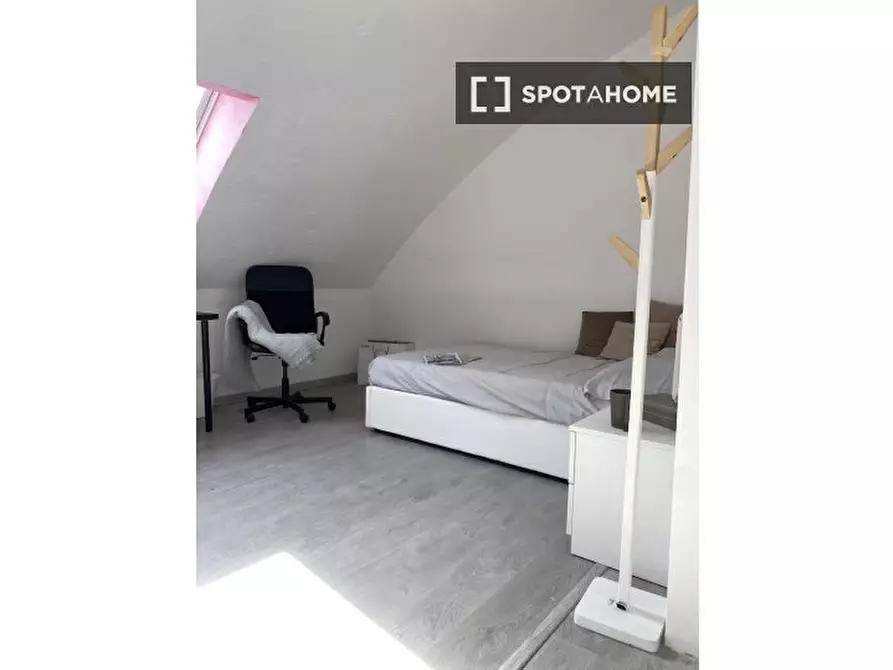 Immagine 5 di Camera condivisa in affitto  in Giovanni Maria a Milano