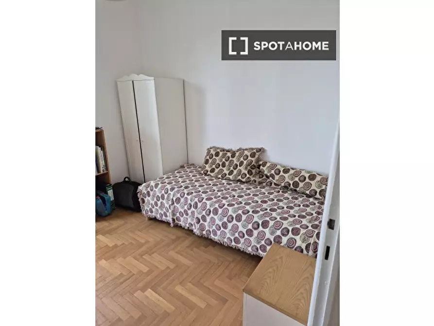 Immagine 15 di Camera condivisa in affitto  in Via Micone di Atene a Roma