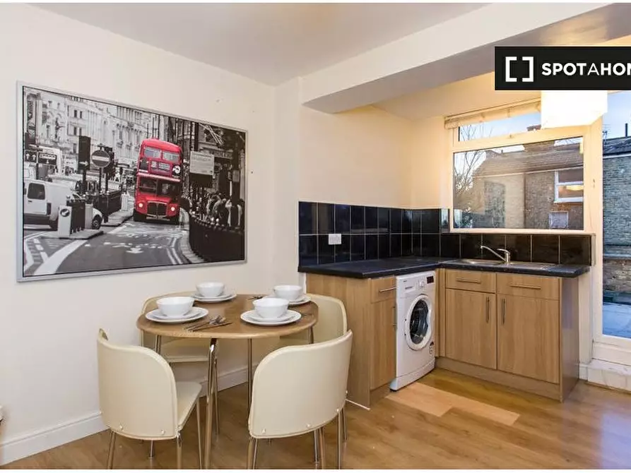 Immagine 6 di Camera condivisa in affitto  in Lower Richmond Rd. a Wandsworth