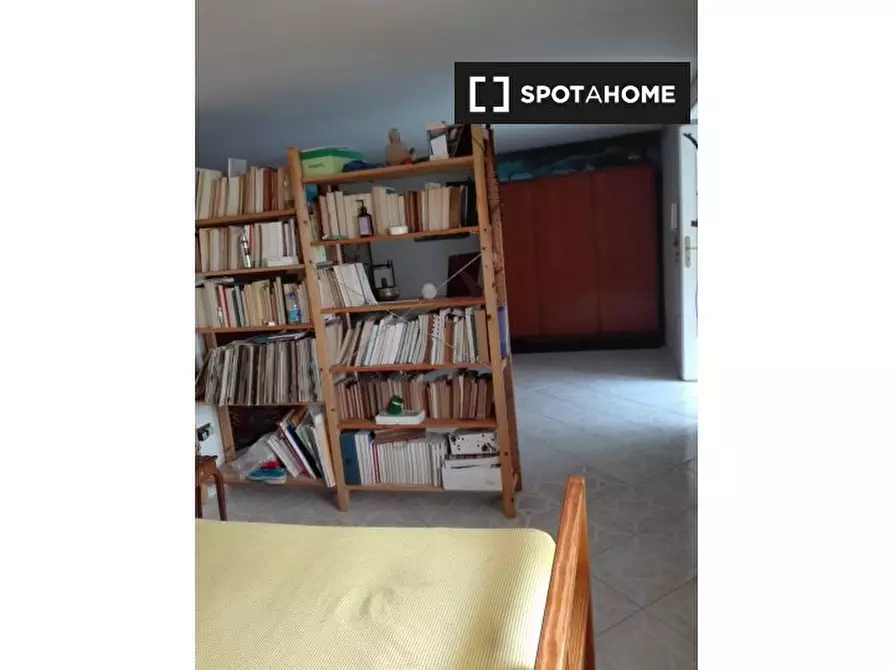 Immagine 6 di Camera condivisa in affitto  in Vico Tarsia a Napoli