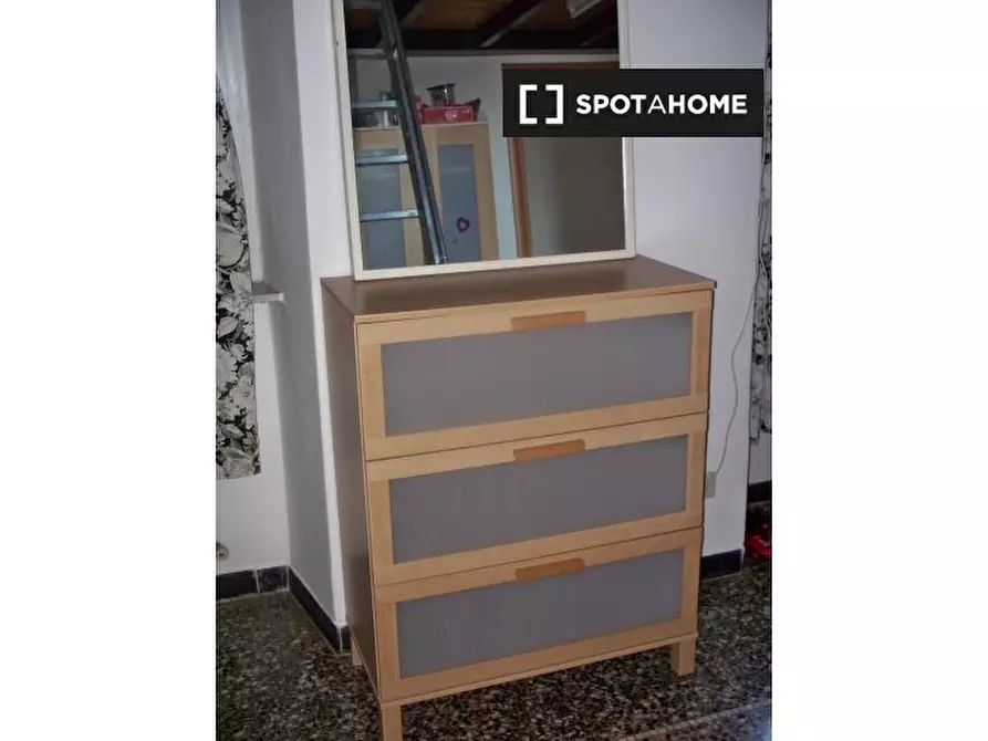Immagine 4 di Camera condivisa in affitto  in Via di Santa Croce a Genova