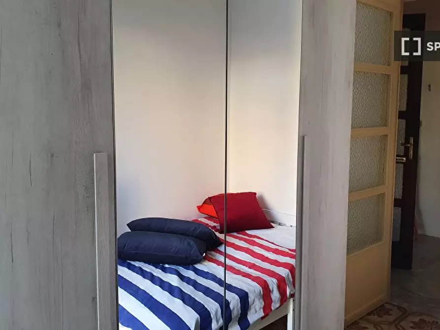 Immagine 3 di Camera condivisa in affitto  in Via Susa a Torino