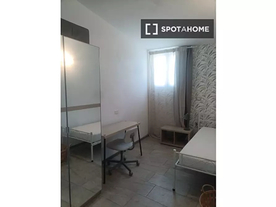 Immagine 5 di Camera condivisa in affitto  in Via Castellammare a Milano
