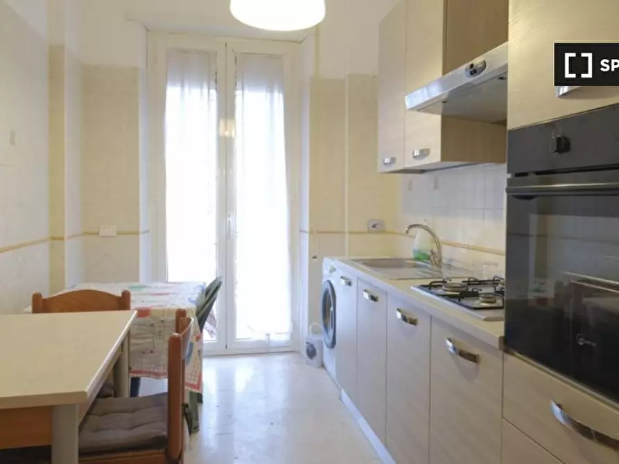 Immagine 4 di Camera condivisa in affitto  in Viale Guglielmo Marconi, 00146 Roma RM, Italy a Roma