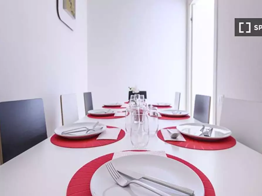 Immagine 17 di Camera condivisa in affitto  in Piazzetta Guastalla a Milano