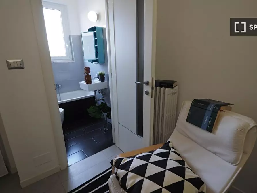 Immagine 13 di Camera condivisa in affitto  in Via Verolengo a Torino