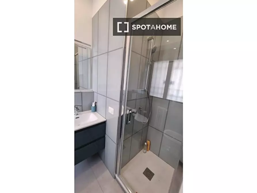 Immagine 4 di Camera condivisa in affitto  in Viale Appio Claudio, 00174 Roma RM, Italy a Roma