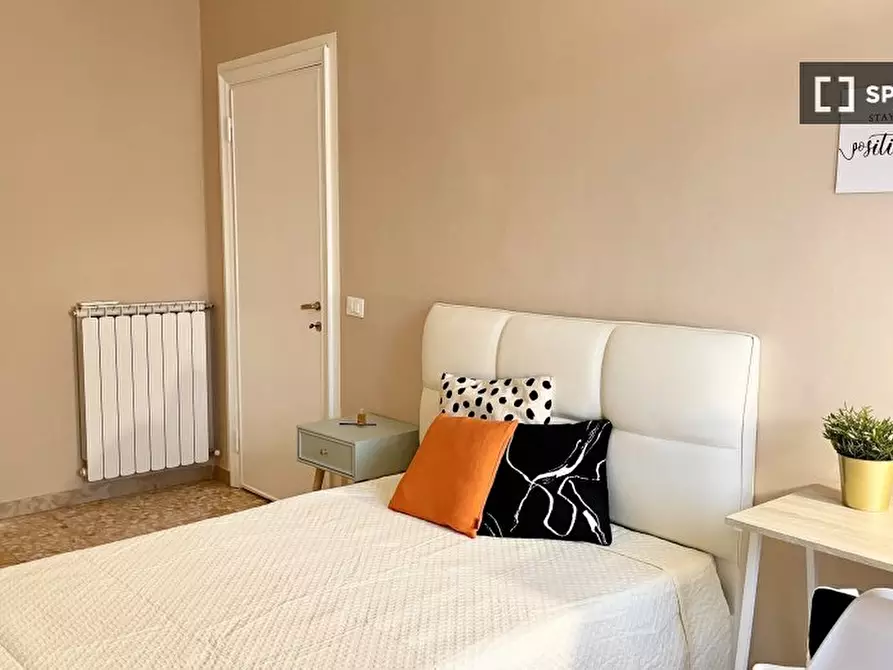 Immagine 2 di Camera condivisa in affitto  in LUNGARNO VESPUCCI a Firenze