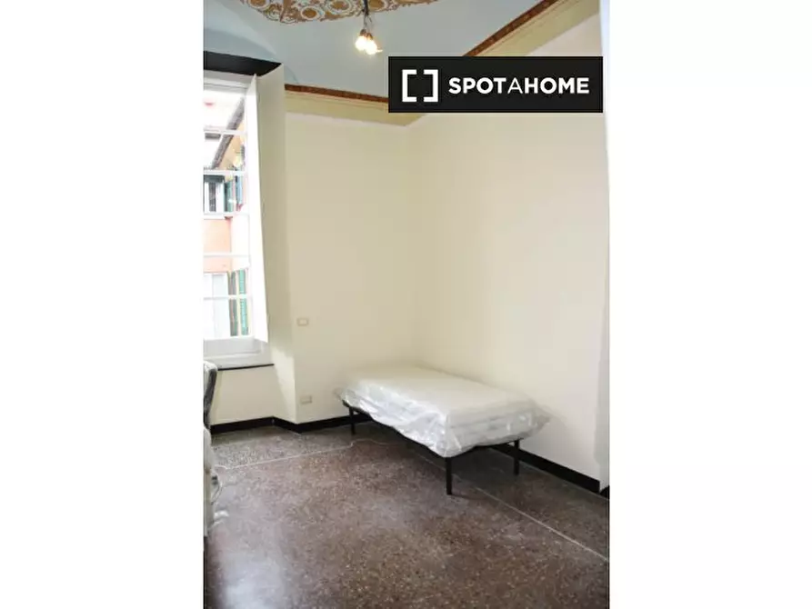 Immagine 3 di Camera condivisa in affitto  in Piazza del Campo a Genova
