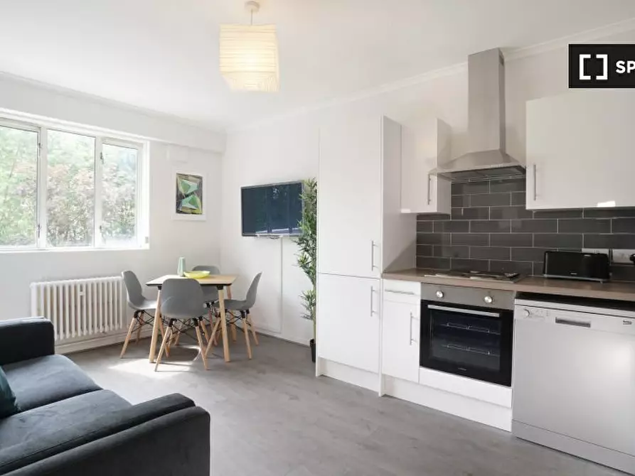 Immagine 3 di Camera condivisa in affitto  in Ansell House, Adelina Grove, London a Poplar