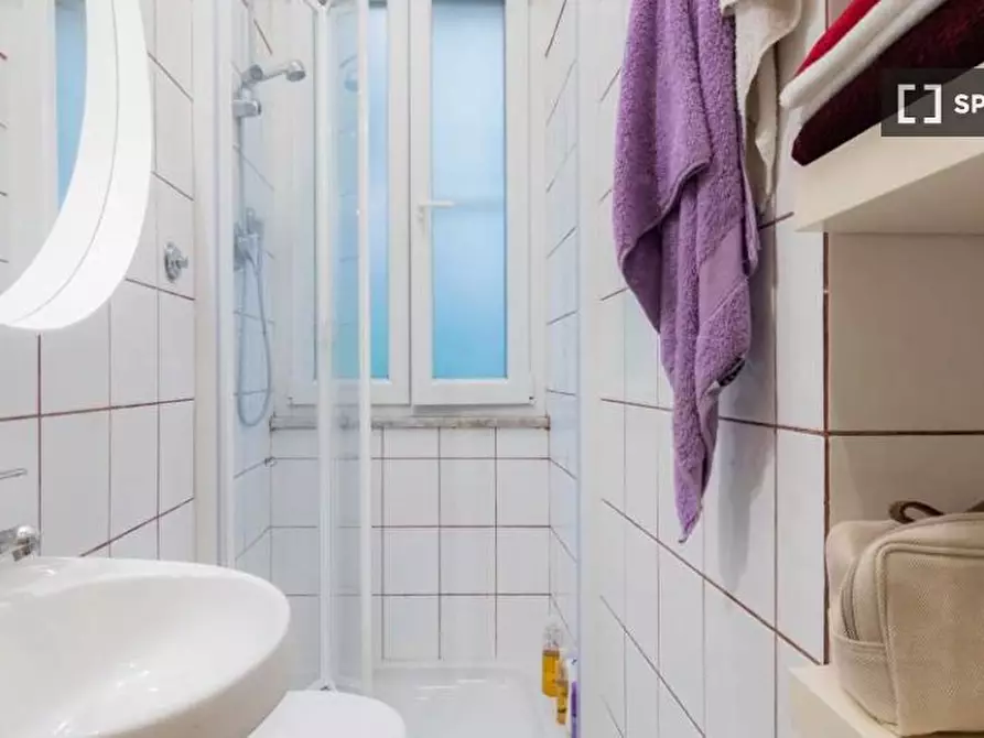 Immagine 11 di Camera condivisa in affitto  in Via Benaco a Roma