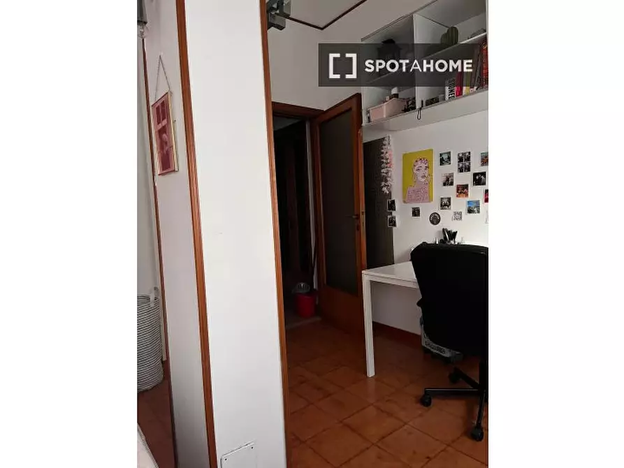 Immagine 5 di Camera condivisa in affitto  in Via Salvatore di Giacomo a Roma