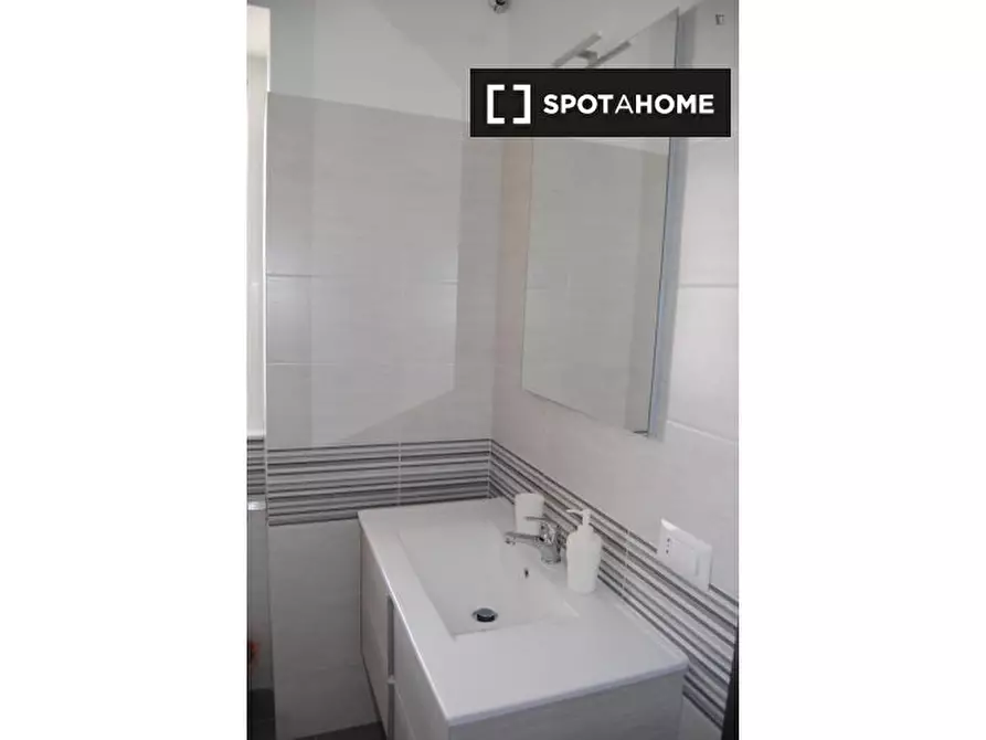 Immagine 8 di Camera condivisa in affitto  in Viale dello Scalo S. Lorenzo a Roma