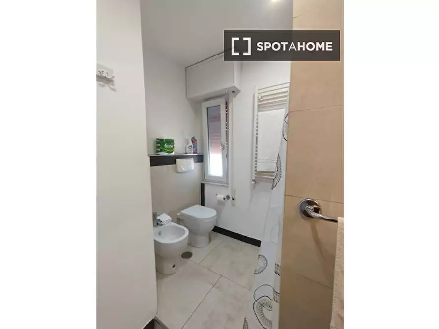 Immagine 7 di Camera condivisa in affitto  in Via dei Glicini a Roma