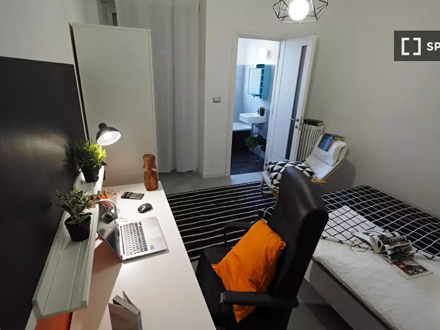 Immagine 12 di Camera condivisa in affitto  in Via Verolengo a Torino