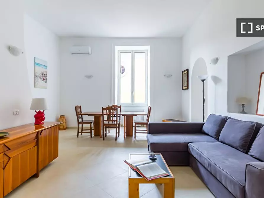 Immagine 1 di Appartamento in affitto  in Via Suor Orsola a Napoli