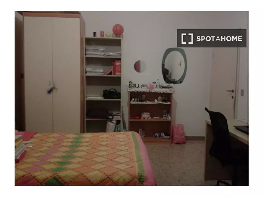 Immagine 2 di Camera condivisa in affitto  in Viale Corsica a Firenze