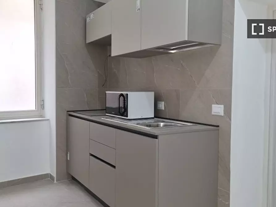 Immagine 2 di Camera condivisa in affitto  in Via Sanità a Napoli