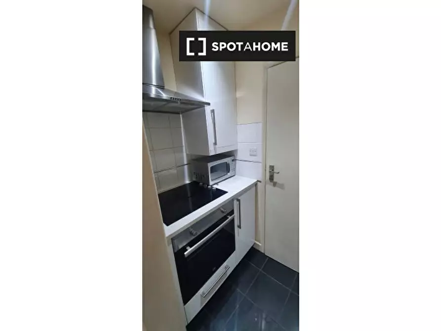 Immagine 3 di Ufficio in affitto  in Apartment a Brent