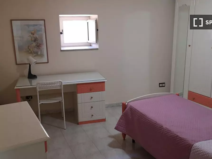 Immagine 1 di Camera condivisa in affitto  in Via Francesco Saverio Correra a Napoli