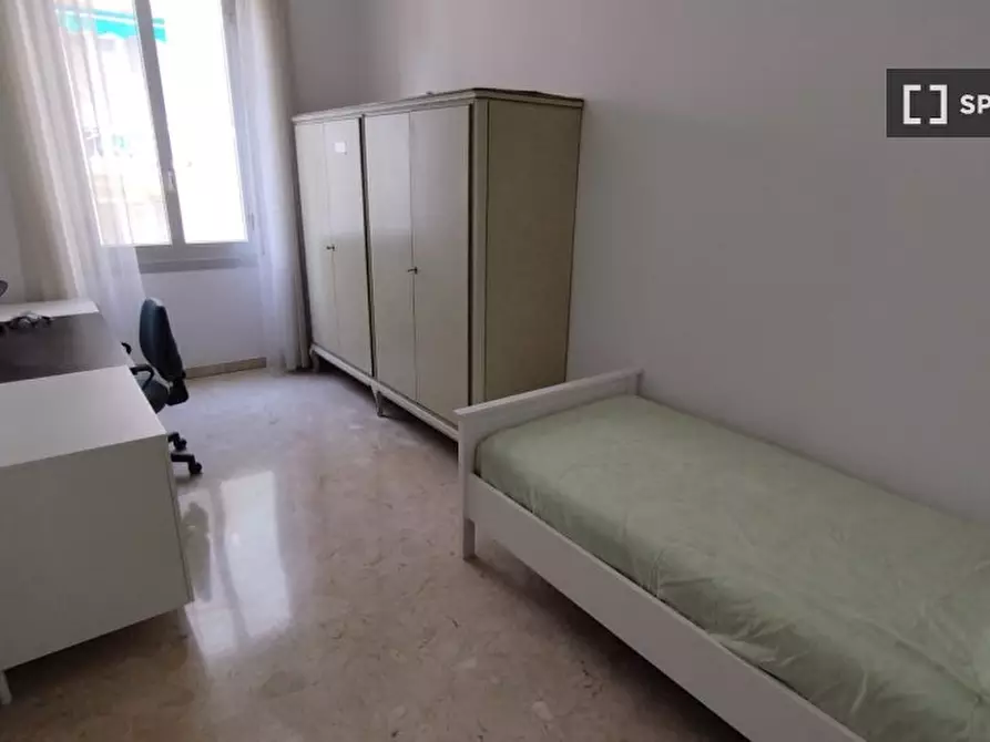 Immagine 16 di Camera condivisa in affitto  in Via Francesco Sivori a Genova