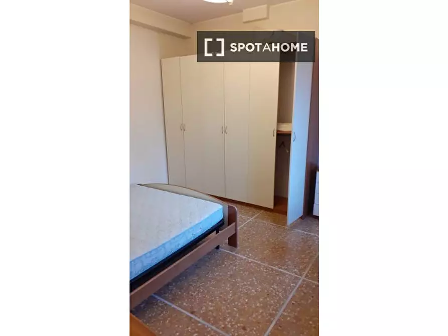 Immagine 15 di Camera condivisa in affitto  in Via Sirte a Roma