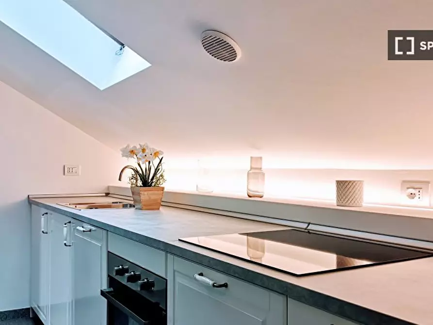 Immagine 12 di Appartamento in affitto  in Via Borromei a Milano