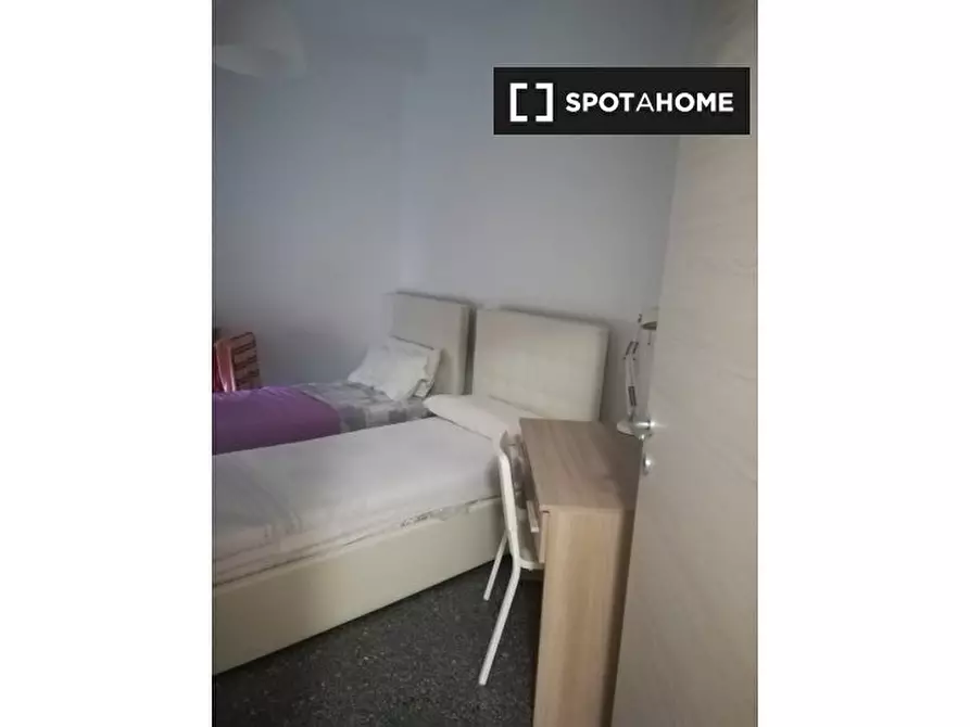 Immagine 8 di Camera condivisa in affitto  in Via Flavio Stilicone a Roma