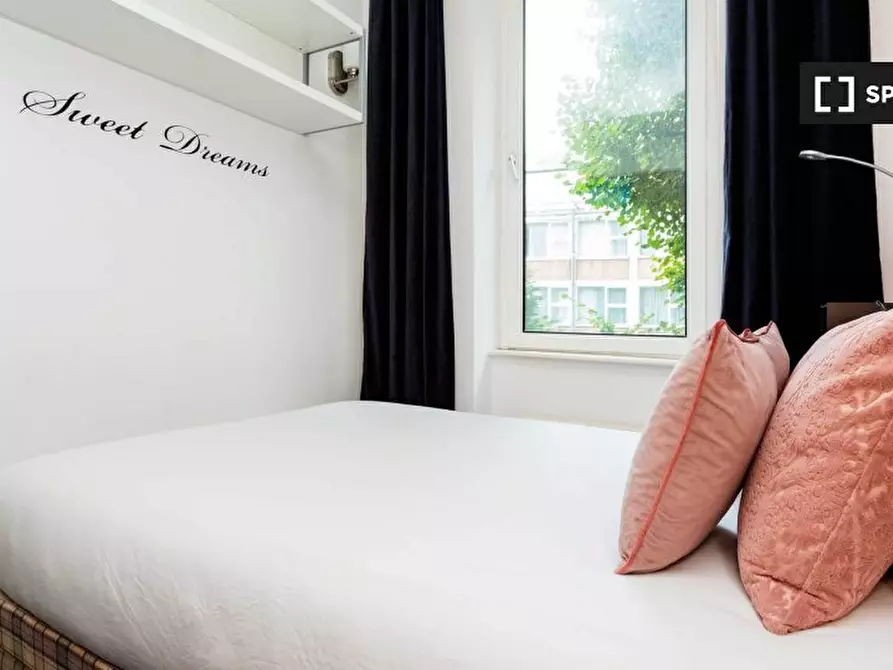 Immagine 8 di Appartamento in affitto  in Flat Sinclair Gardens a Hammersmith