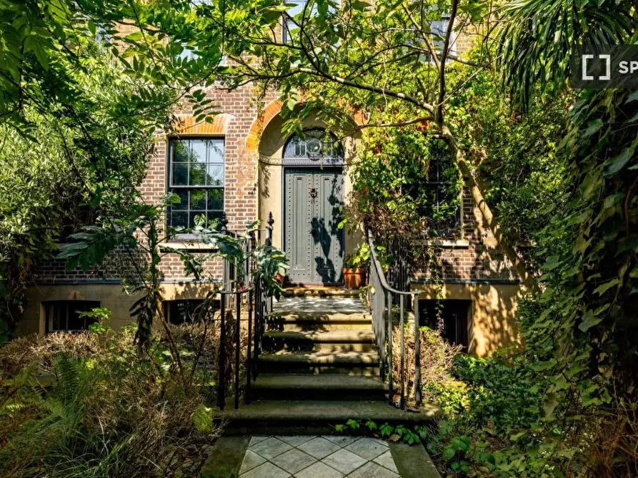 Immagine 18 di Appartamento in affitto  in Mile End Rd a Poplar