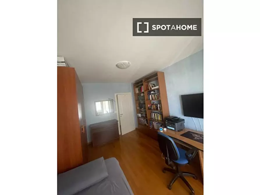 Immagine 9 di Camera condivisa in affitto  in Via Vacuna a Roma