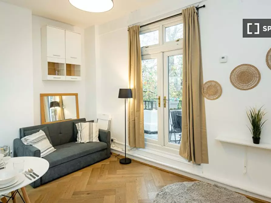 Immagine 2 di Appartamento in affitto  in Cambridge Gardens a Kensington