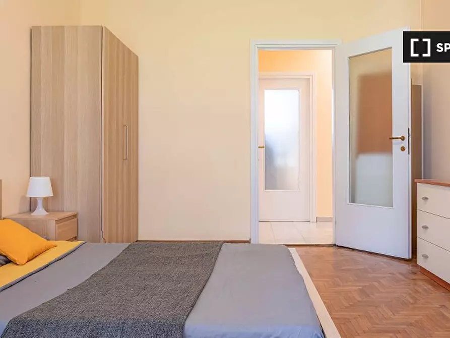 Immagine 17 di Camera condivisa in affitto  in Via Lorenteggio a Milano