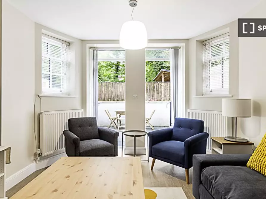 Immagine 9 di Appartamento in affitto  in Compayne Gardens a Camden Town