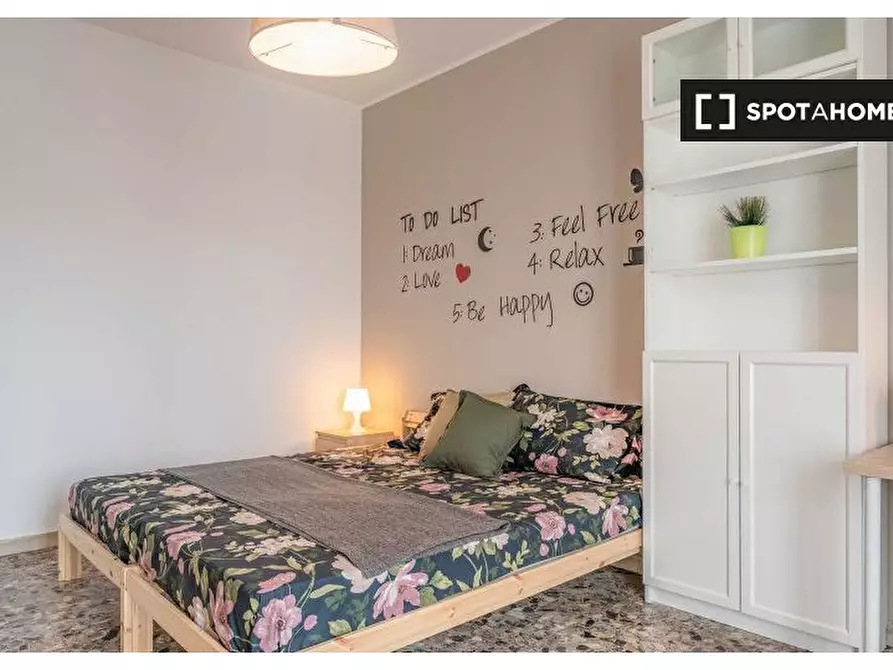 Immagine 2 di Camera condivisa in affitto  in Via Simone Saint Bon a Milano