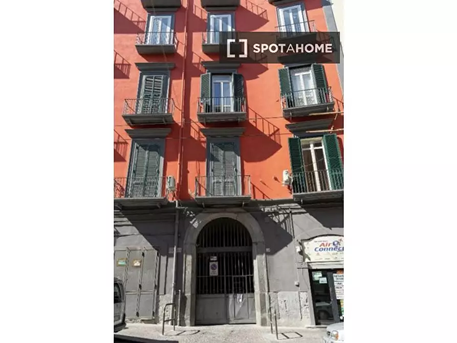 Immagine 14 di Camera condivisa in affitto  in V. Salvator Rosa a Napoli