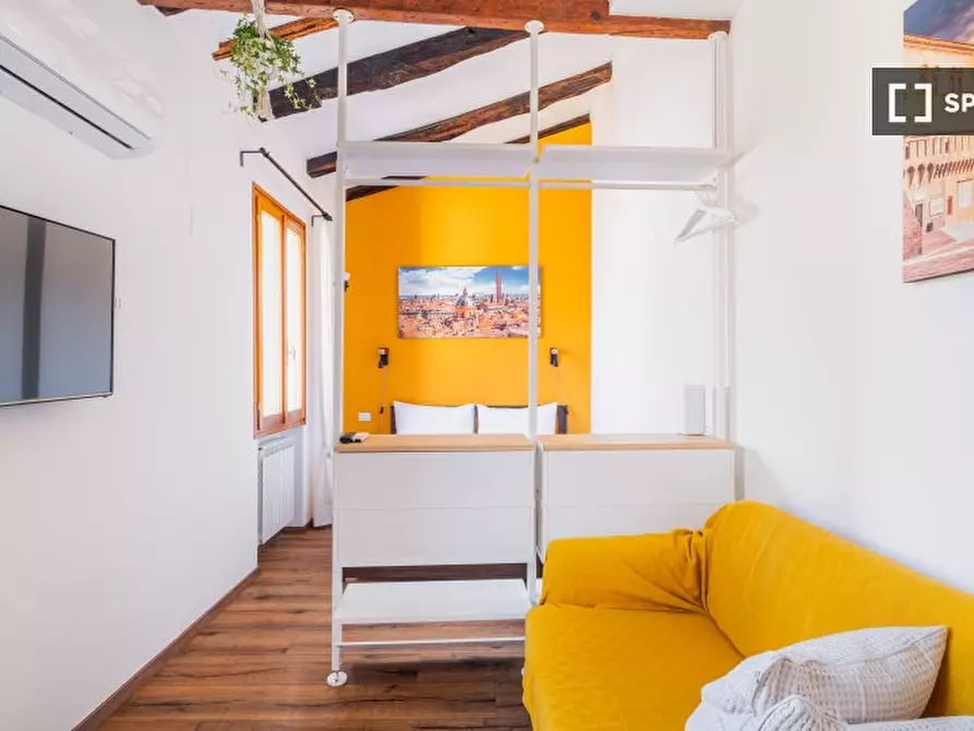 Immagine 1 di Ufficio in affitto  in Via Belvedere a Bologna