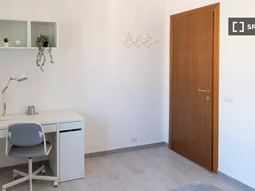 Immagine 4 di Camera condivisa in affitto  in Via Costantino a Roma