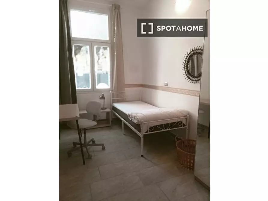 Immagine 1 di Camera condivisa in affitto  in Via Castellammare a Milano