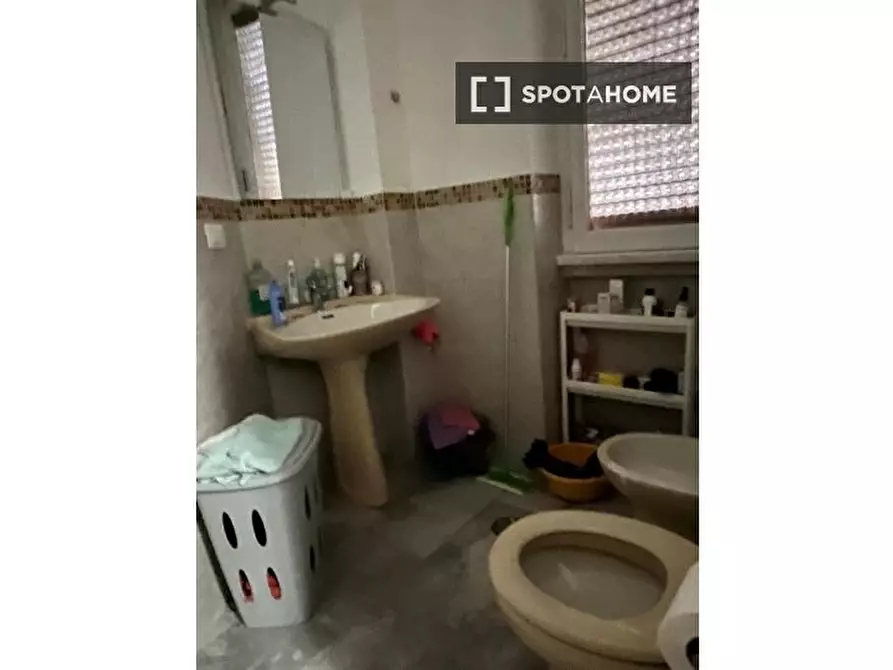 Immagine 3 di Ufficio in affitto  in Via Valdinievole a Roma