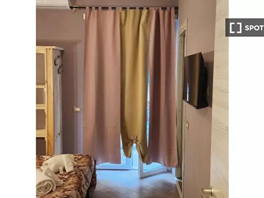 Immagine 3 di Camera condivisa in affitto  in Via Silvio Benco a Roma