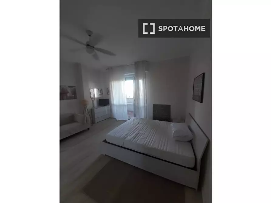 Immagine 2 di Camera condivisa in affitto  in Via Luigi Chiarelli a Milano