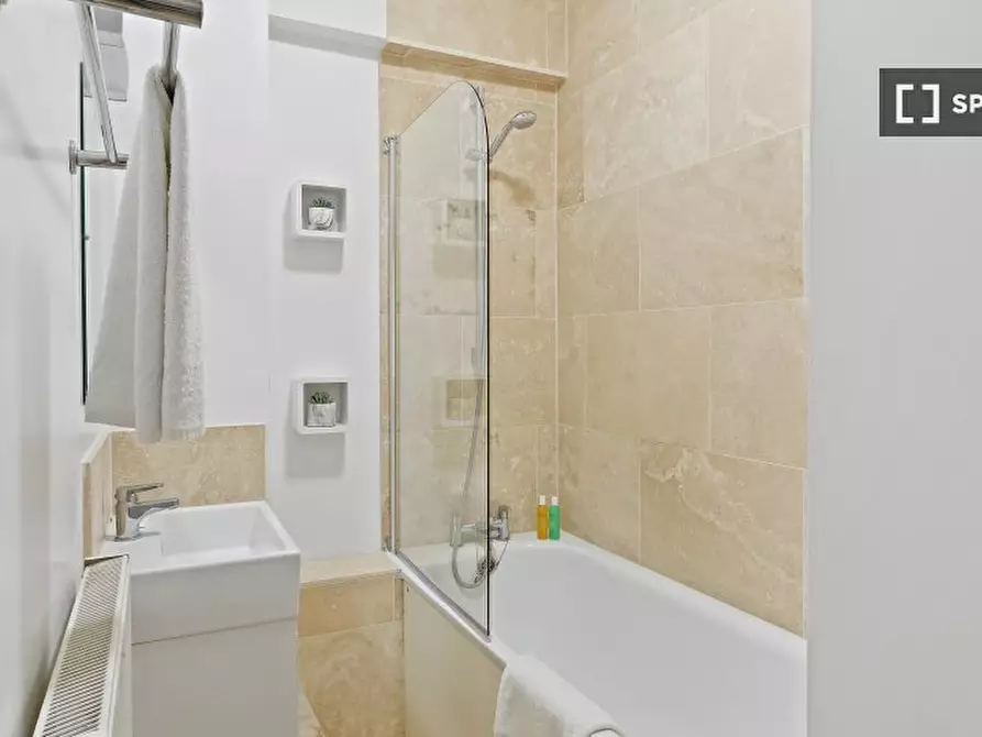 Immagine 5 di Appartamento in affitto  in Vincent St a 