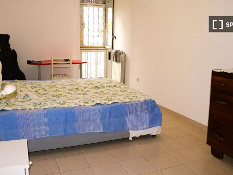 Immagine 5 di Camera condivisa in affitto  in Via Giuseppe de Robertis a Roma