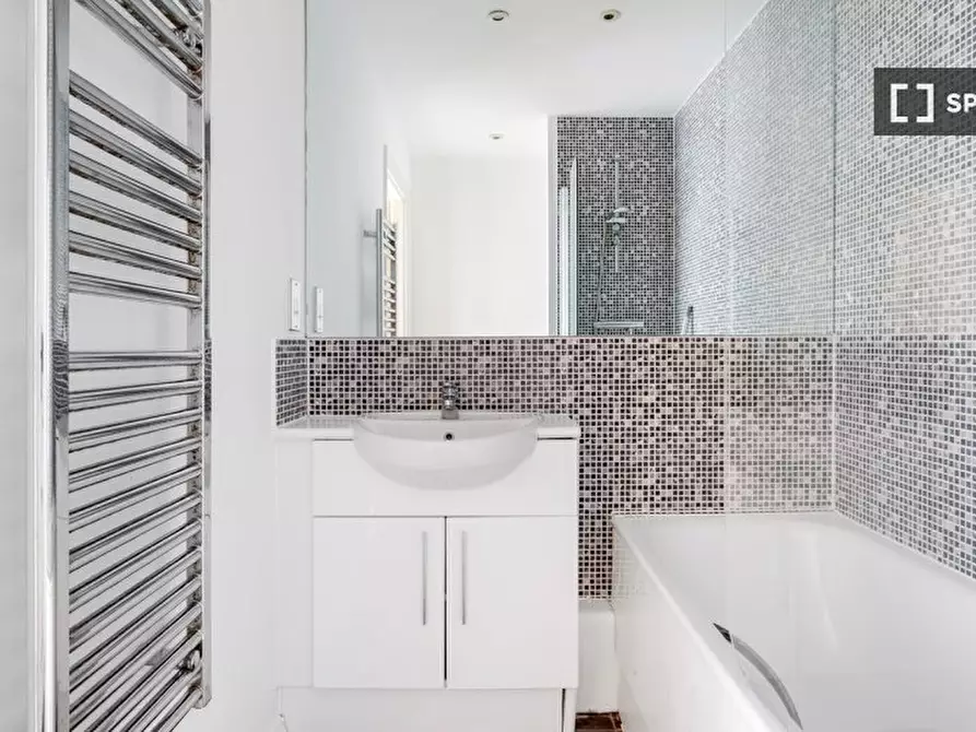 Immagine 17 di Appartamento in affitto  in Battersea Park Rd a Lambeth