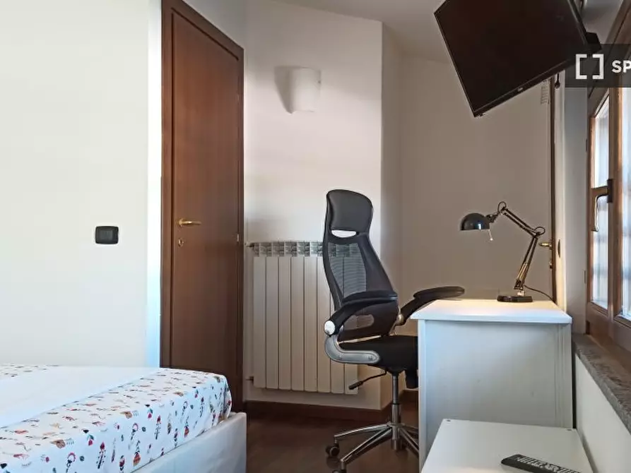 Immagine 2 di Camera condivisa in affitto  in Via Carlo Imbonati a Milano