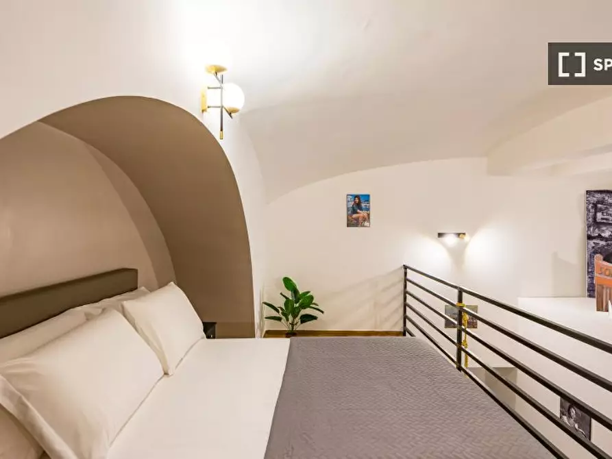 Immagine 3 di Appartamento in affitto  in Via Santa Teresa degli Scalzi a Napoli