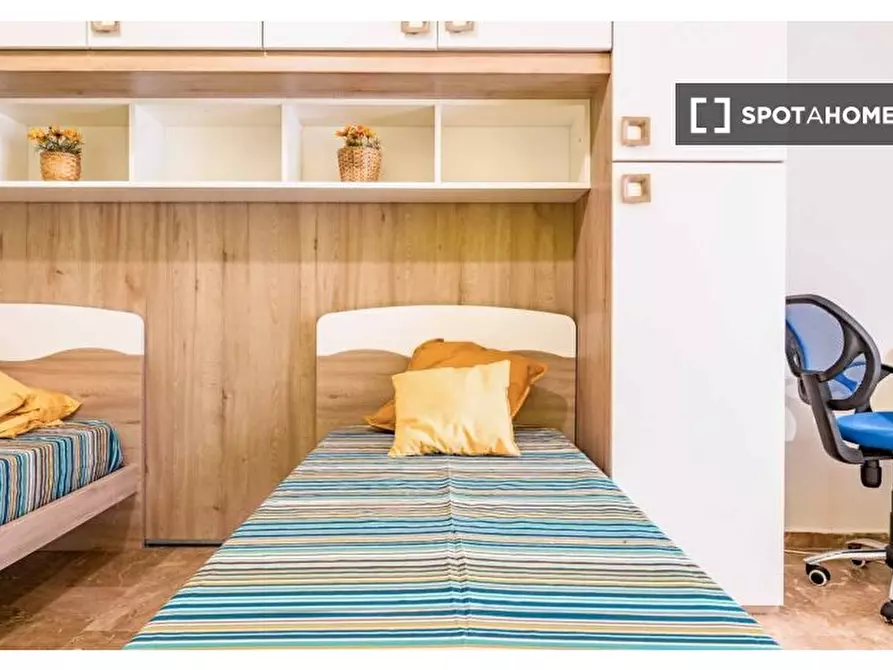 Immagine 2 di Camera condivisa in affitto  in Viale Enrico Martini a Milano